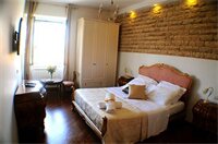 Фото Little Rhome Suites