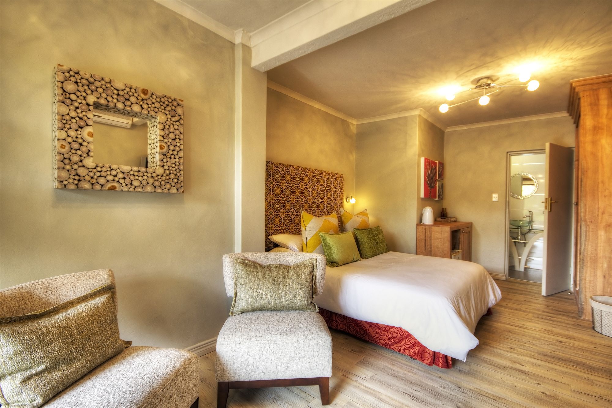 Фото La Roca Guesthouse