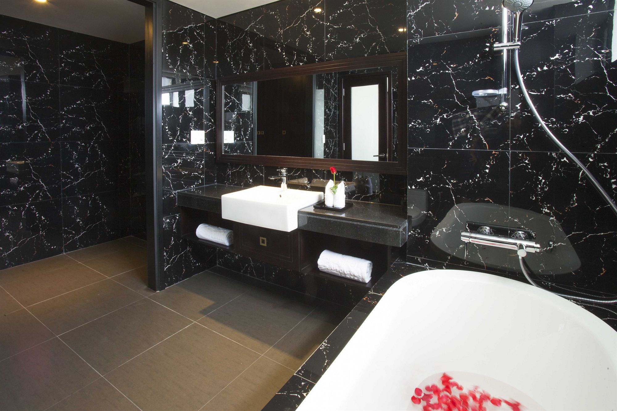 Фото Отель Sanouva Danang