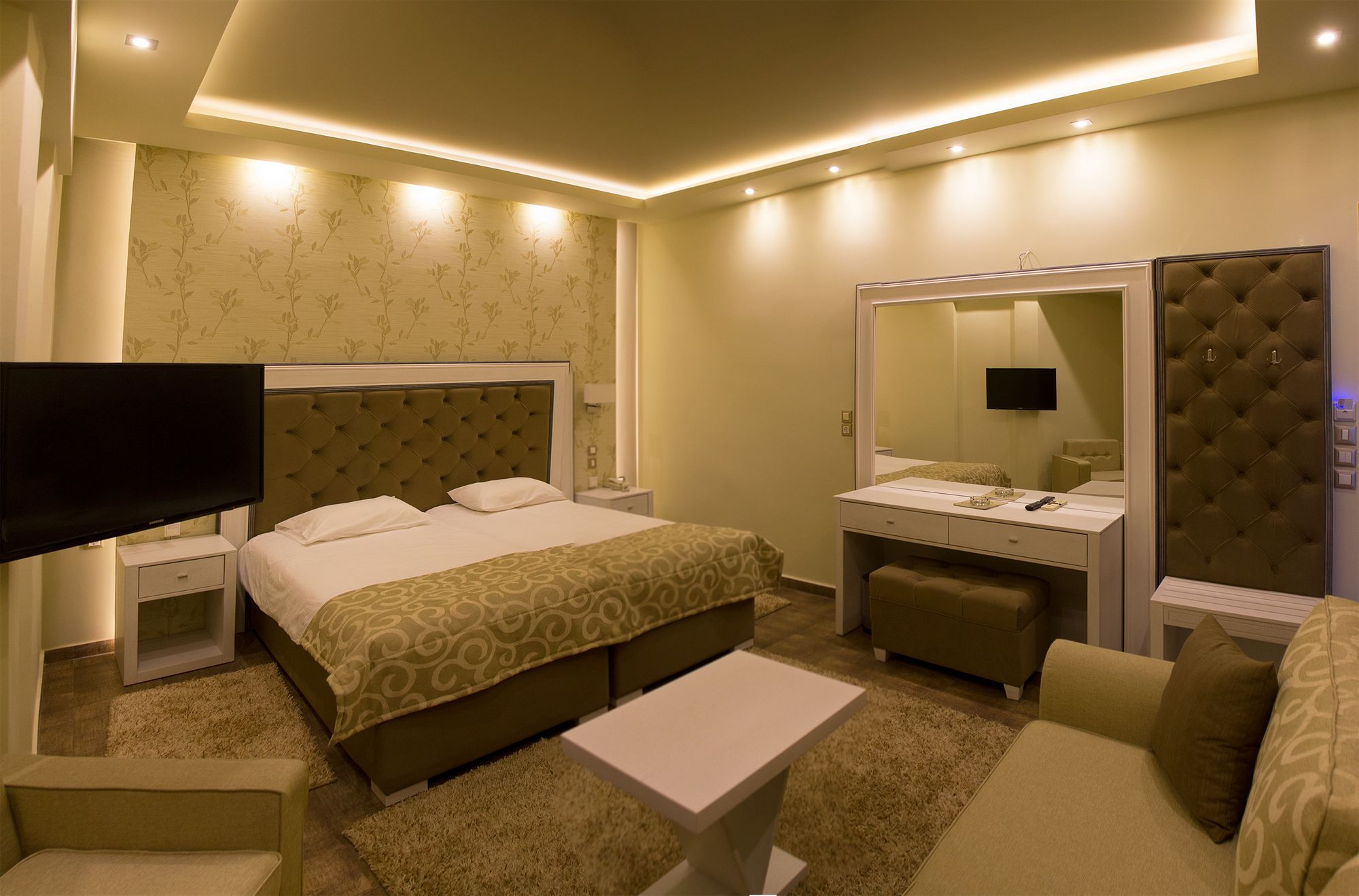 Фото Heliotrope Hotels