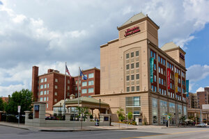 отель Hampton Inn & Suites Buffalo Downtown