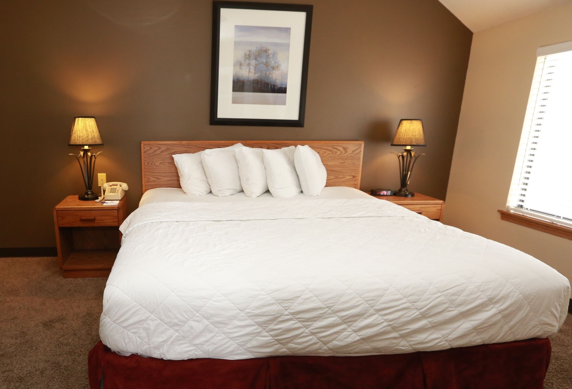 Фото Sterling Hotel and Suites