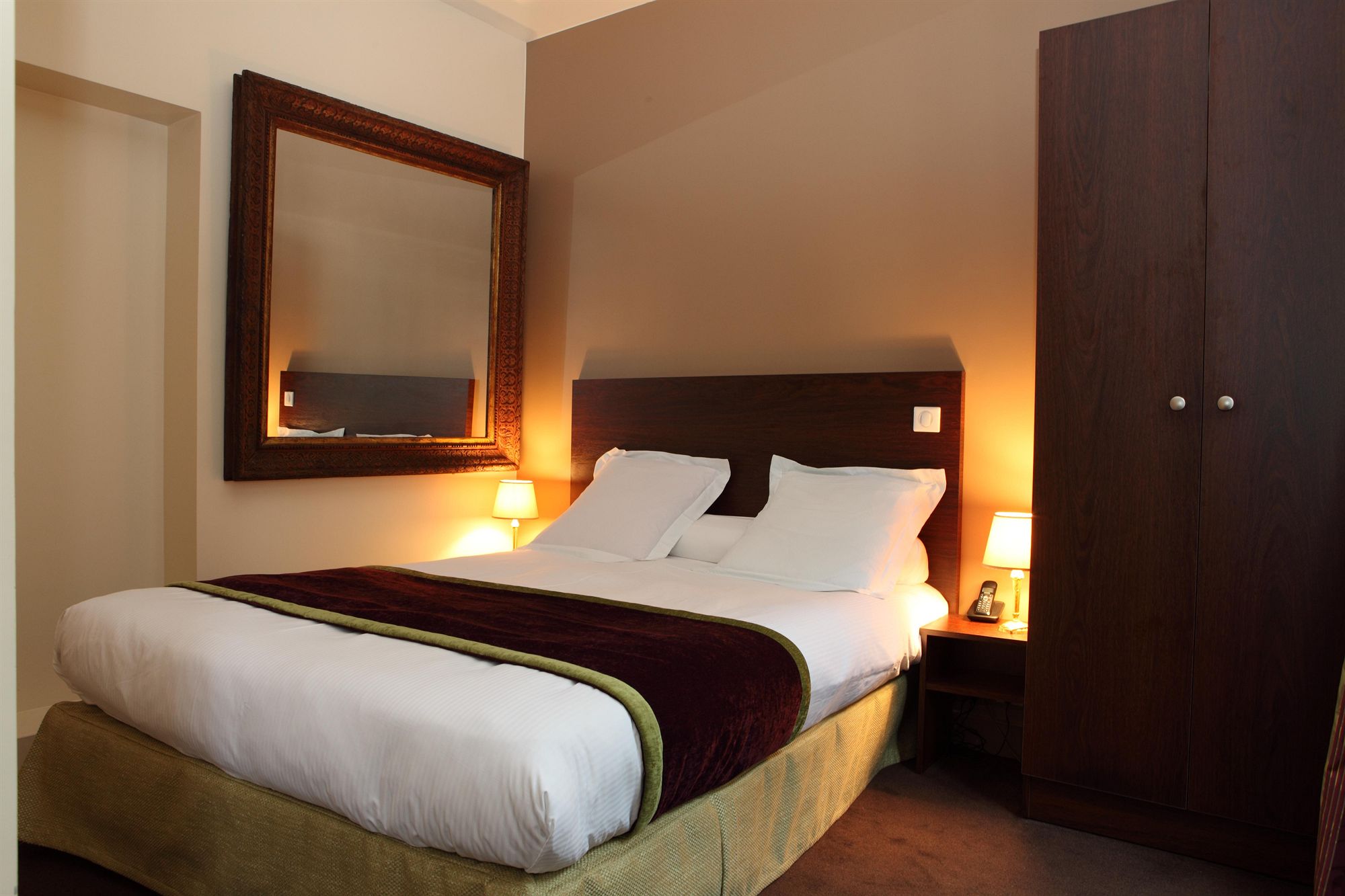 Фото Queens Boutique Hotel