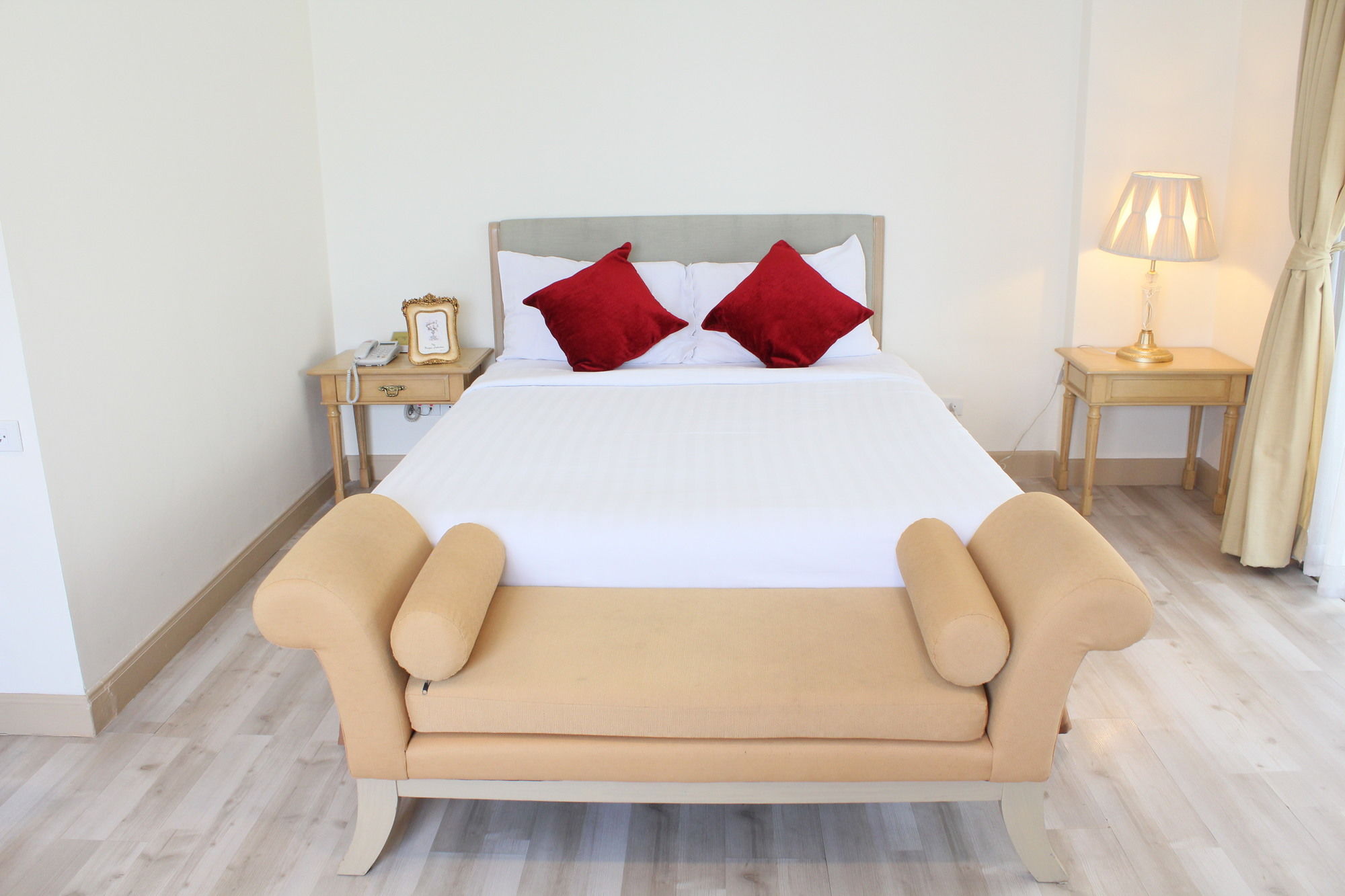 Фото Romance Hotel Srinakarin