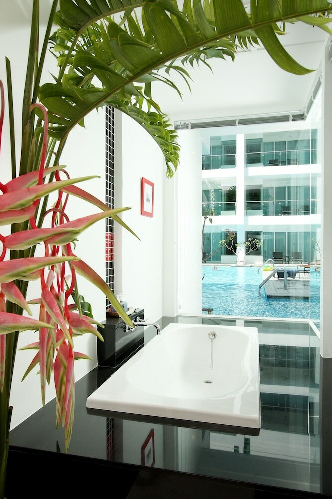 Фото The Old Phuket Karon Beach Resort