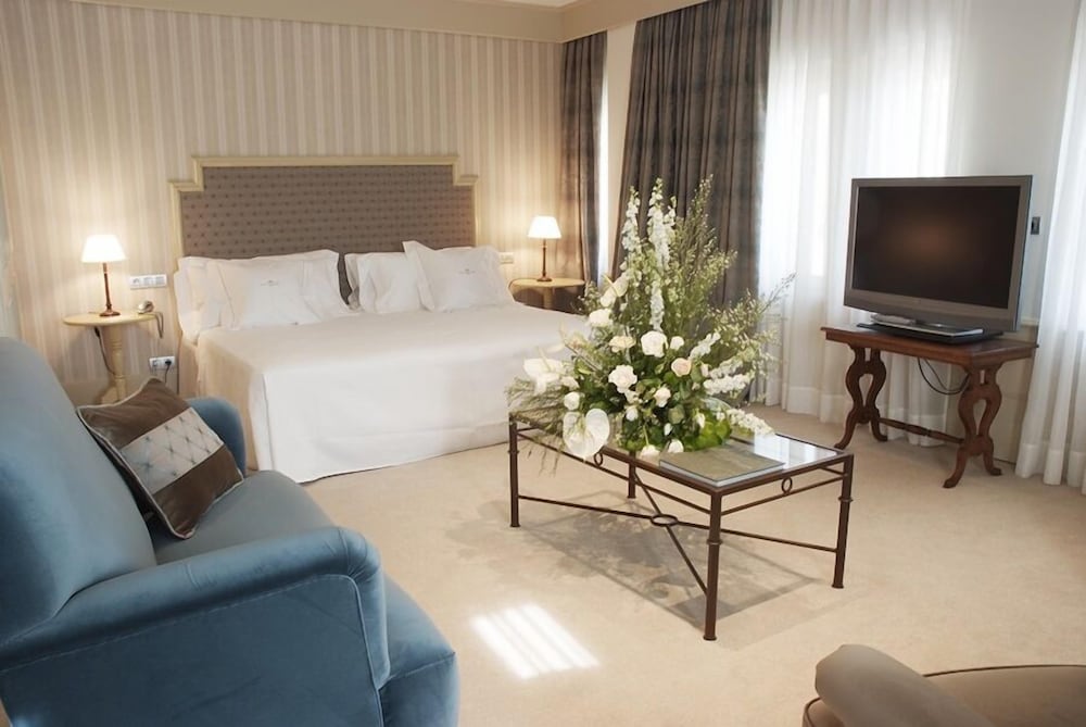 Фото Gran Hotel La Perla