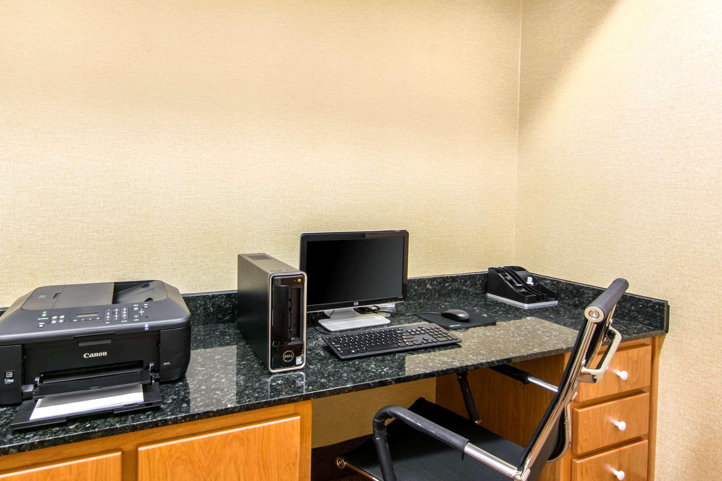 Фото Sleep Inn & Suites near Fort Gregg-Adams