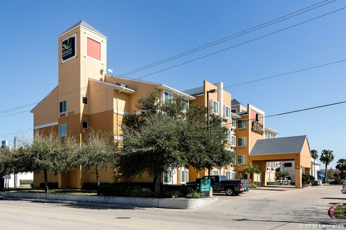 Гостиница Quality Inn & Suites West Chase