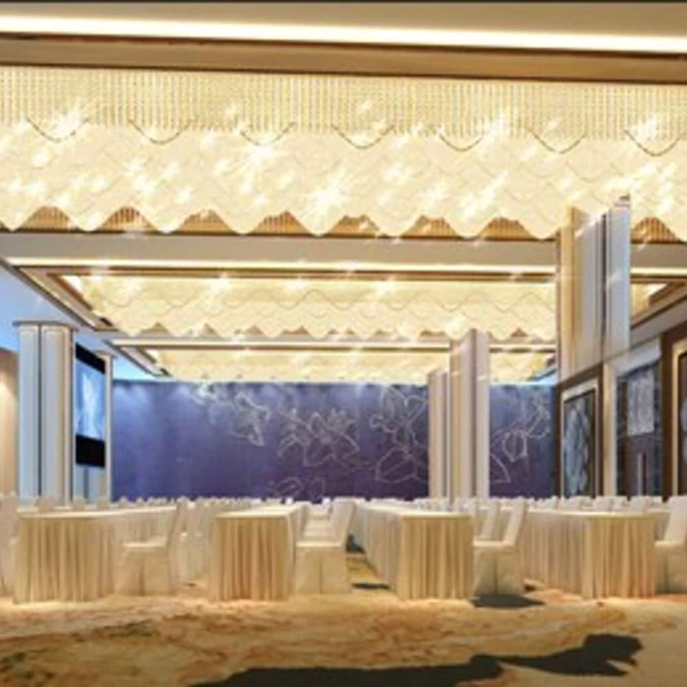 Фото Wuhan You Yi International Hotel