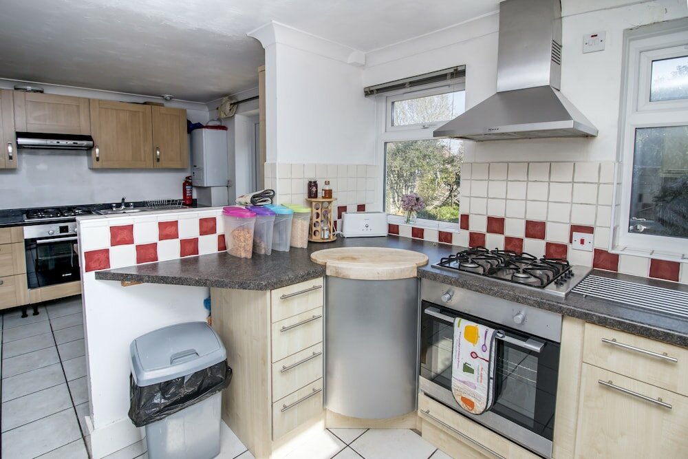 Фото Lovely Rooms in a Quiet Place of Woking