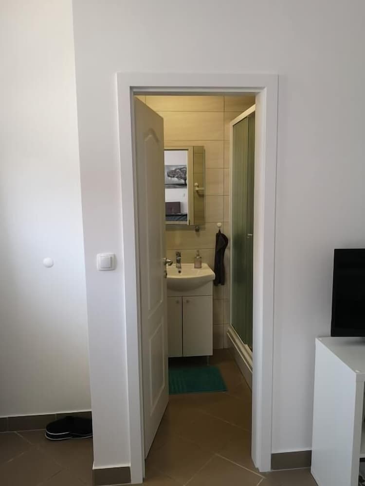 Фото Marko Airport Rooms