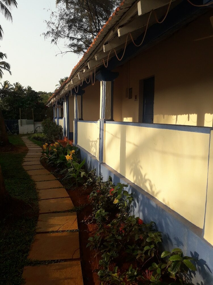 Фото Hotel Dhuni Resorts goa