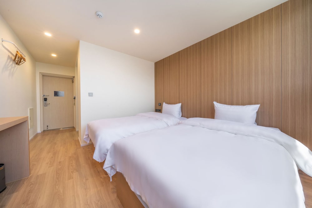 Фото Aroomi Hotel