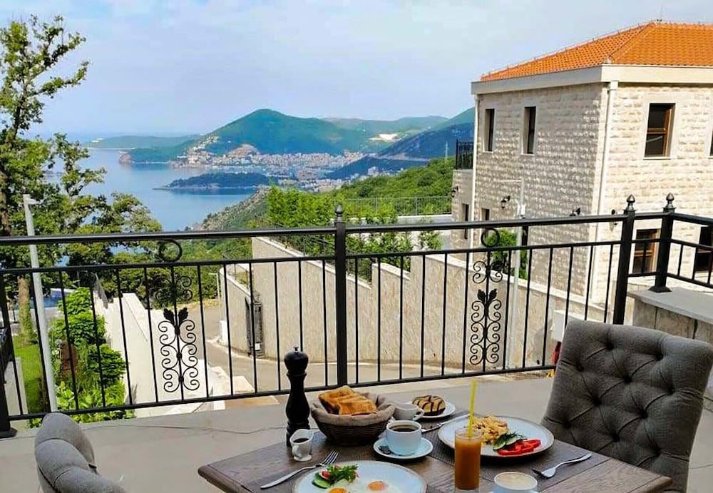 Фото Oak Leaf Residences