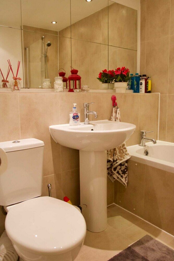 Фото Bright, Spacious 2 Bedroom Apartment in Stockbridge