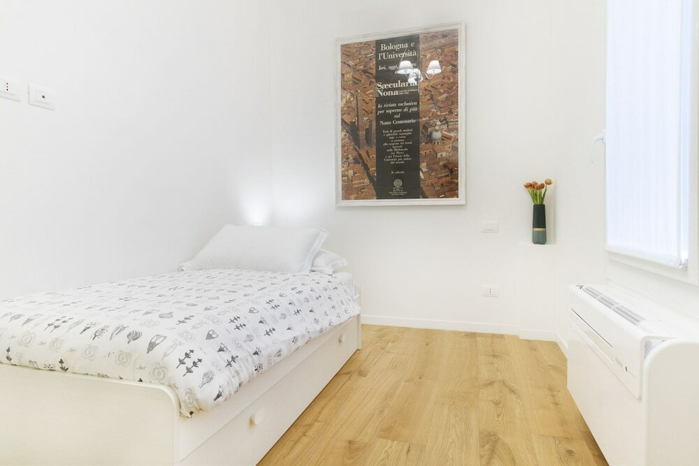 Фото GetTheKey San Vitale Apartment