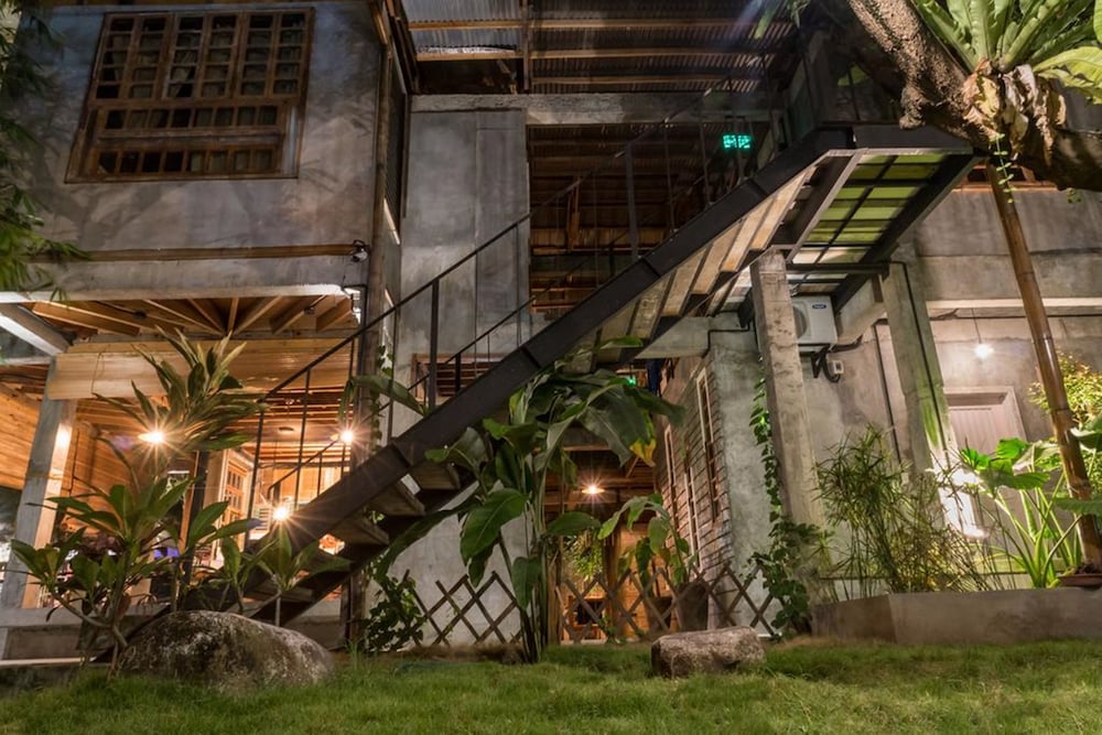 Фото The Flying Fish Hostel