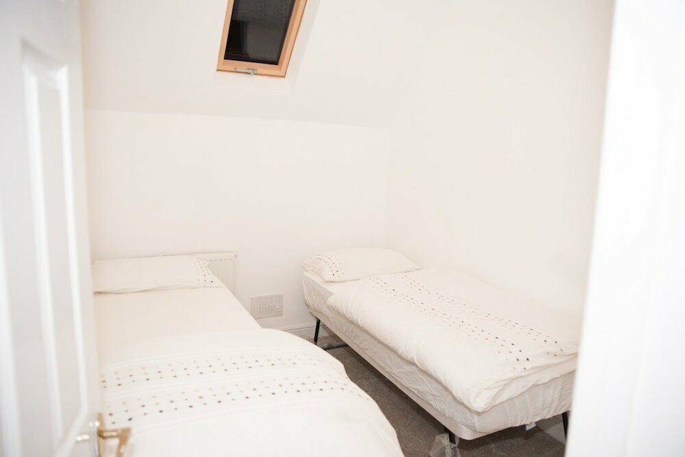 Hotel Victoria Holiday Home, England, photo