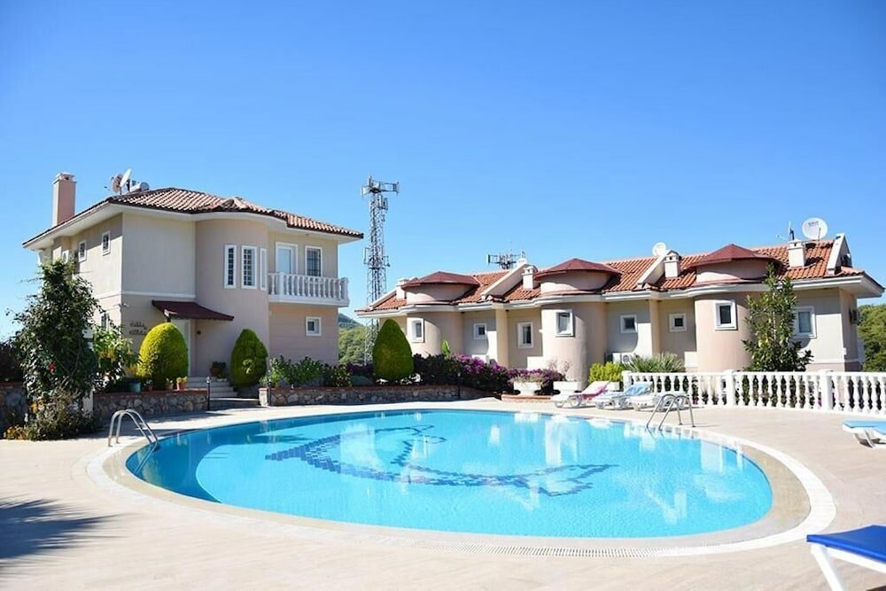 Фото Villa Th18 by JoyLettings