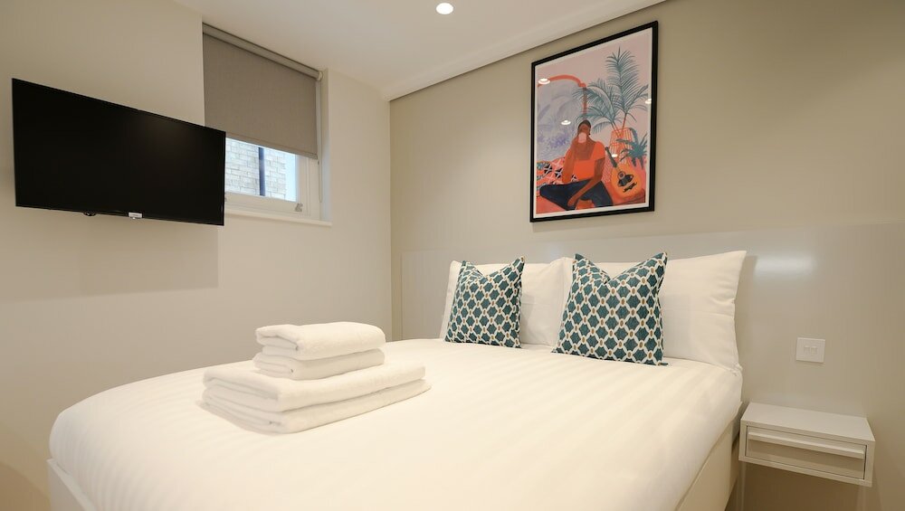 Фото Cromwell Serviced Apartment