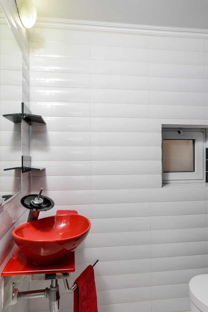 Фото 3br Apt Steps from Sea W Parking