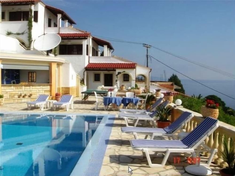 Фото Oniro Villas