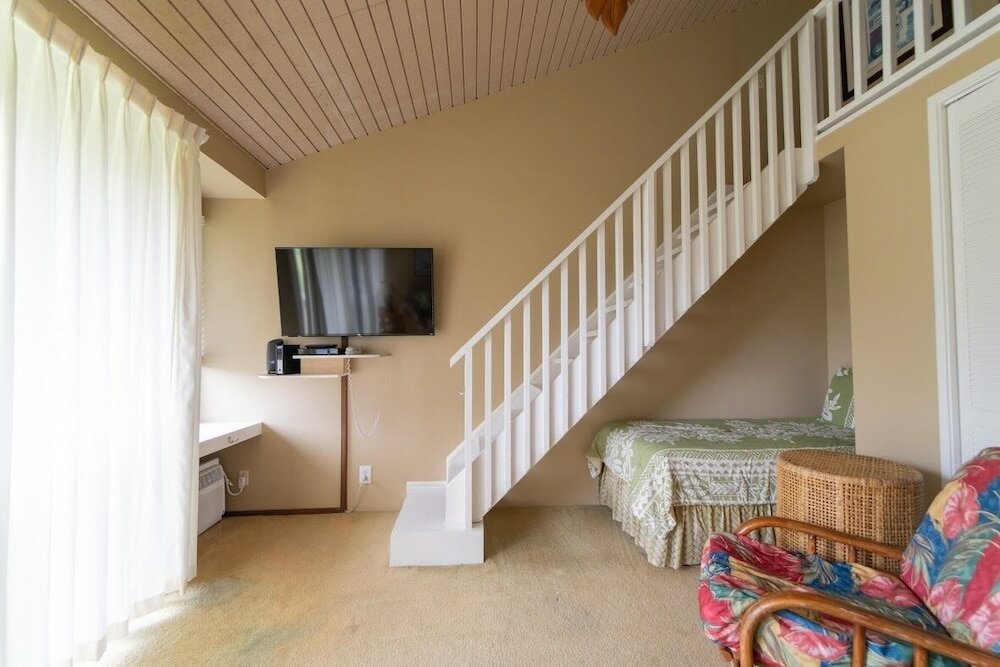 Фото Turtle Bay 126 West Budget Nuc 90-tvu-0538 Studio Bedroom Condo by RedAwning