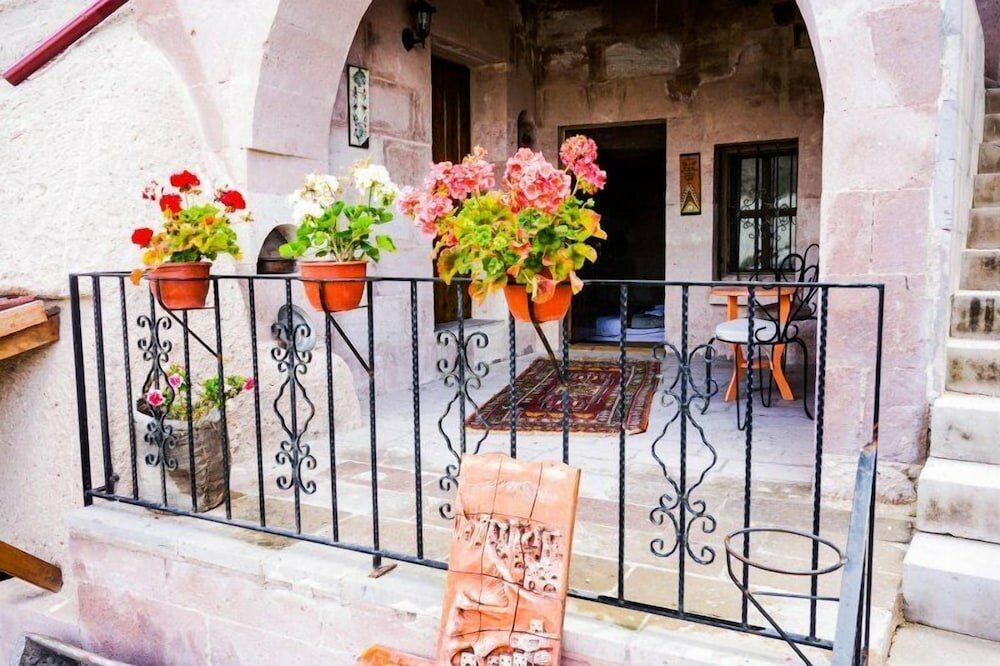 Фото Valley Inn Cave Hotel