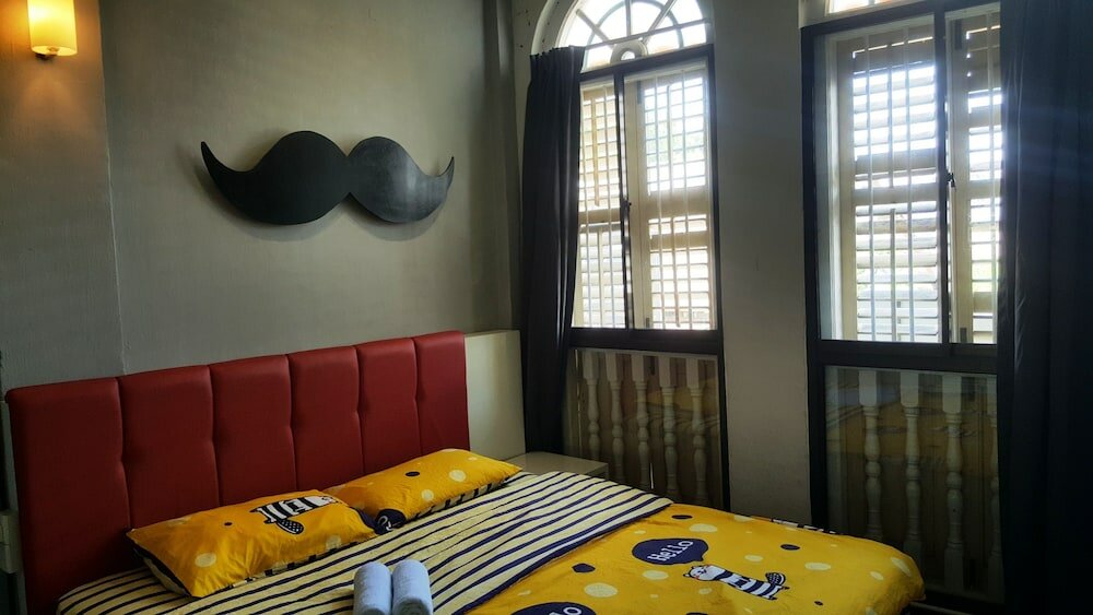 Фото Moustachz Hauze