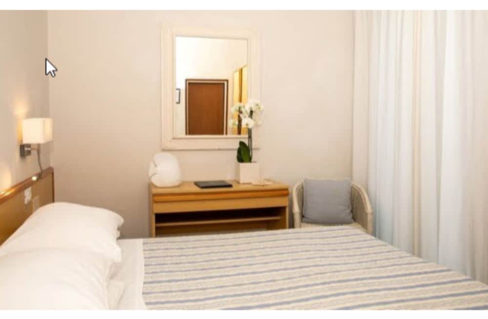 Фото Hotel Plaza Esplanade