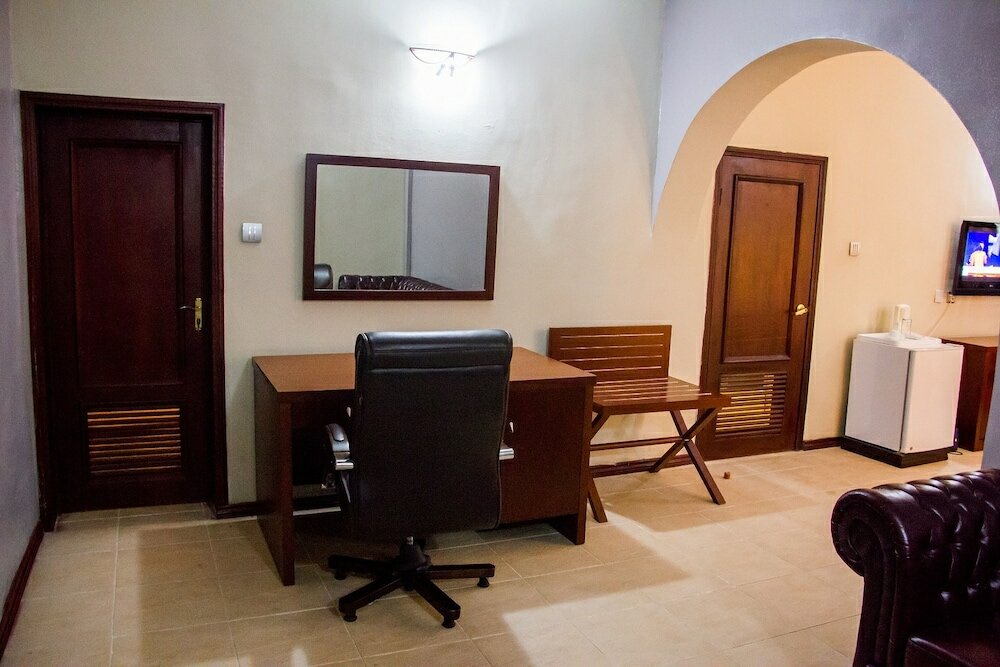 Фото The Palmview Manor Hotel