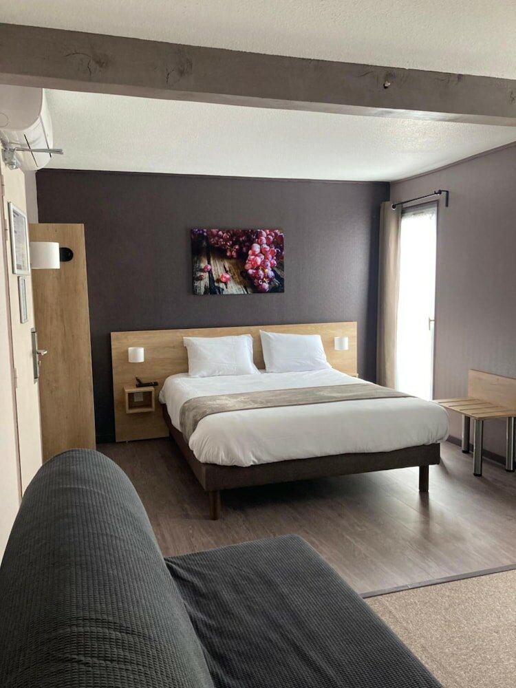 Фото Wood Inn Hôtel Aéroport Bordeaux-Mérignac