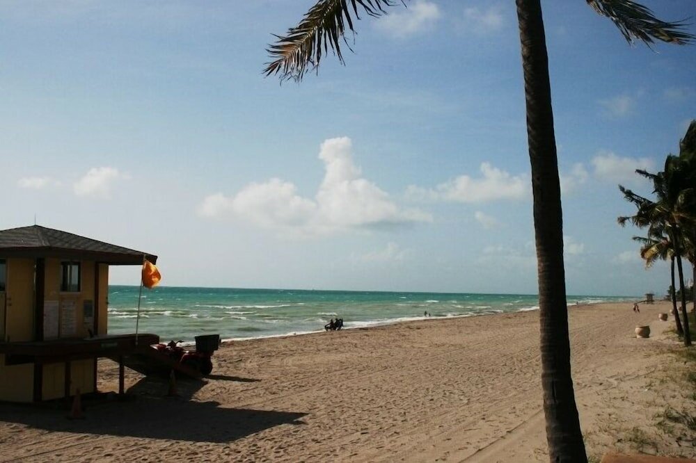 Фото Hollywood Beach Resort-renovated Studio Nice Views