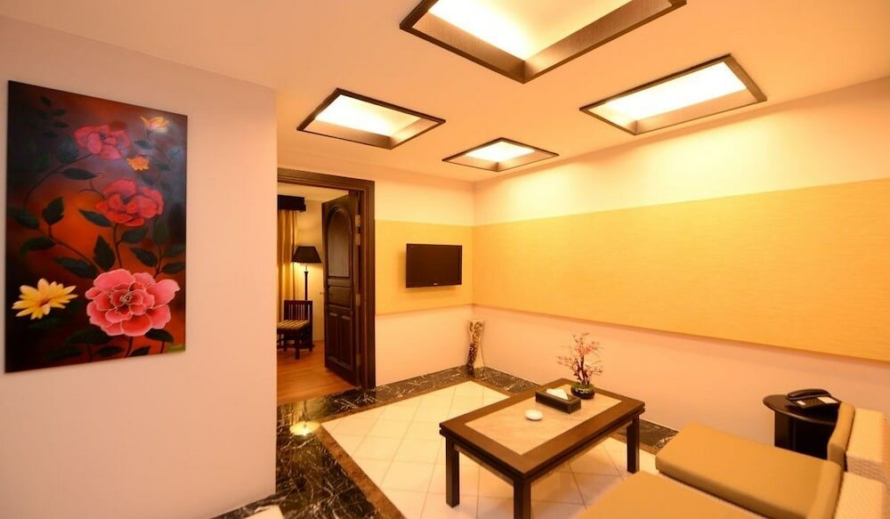 Фото Hotel Shwe Gone Daing