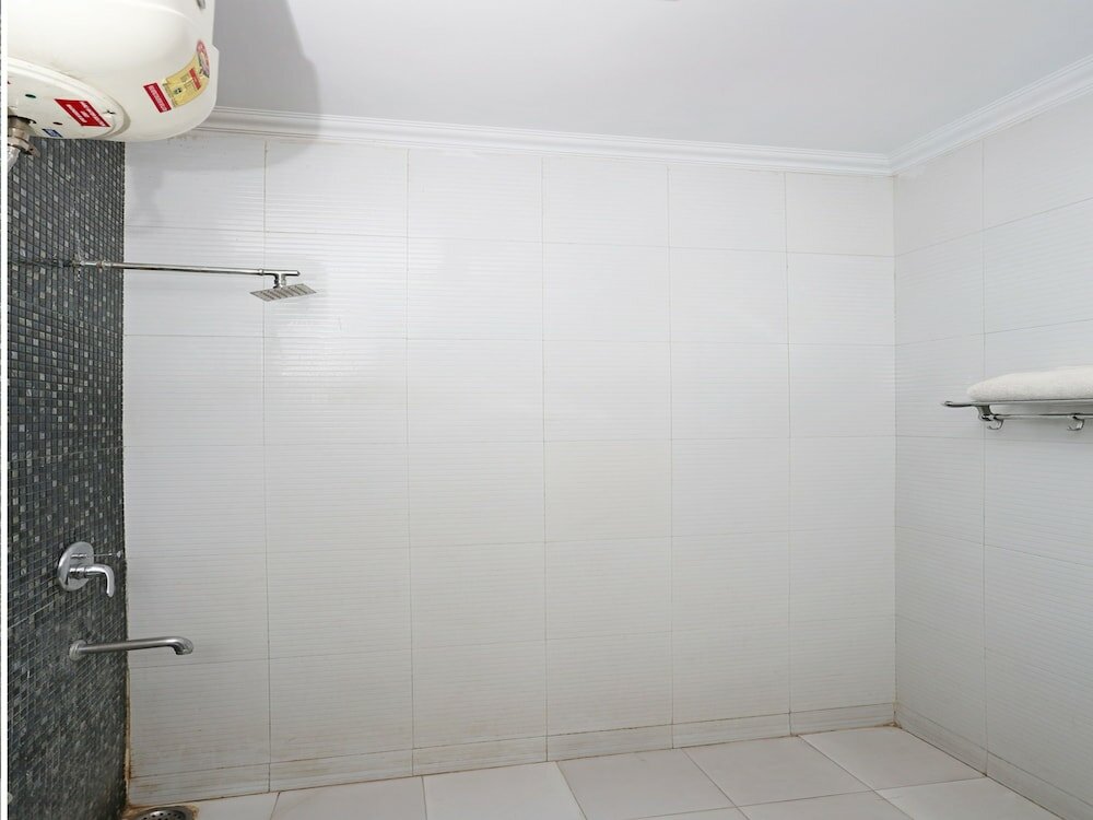 Фото Oyo 6895 Hotel Cybercity Rooms & Suites