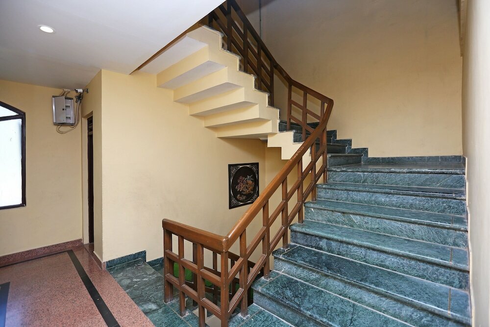 Фото Oyo 8600 Hotel Deepali Executive