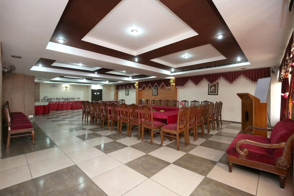 Фото Oyo 9985 Hotel Sekhon Grand