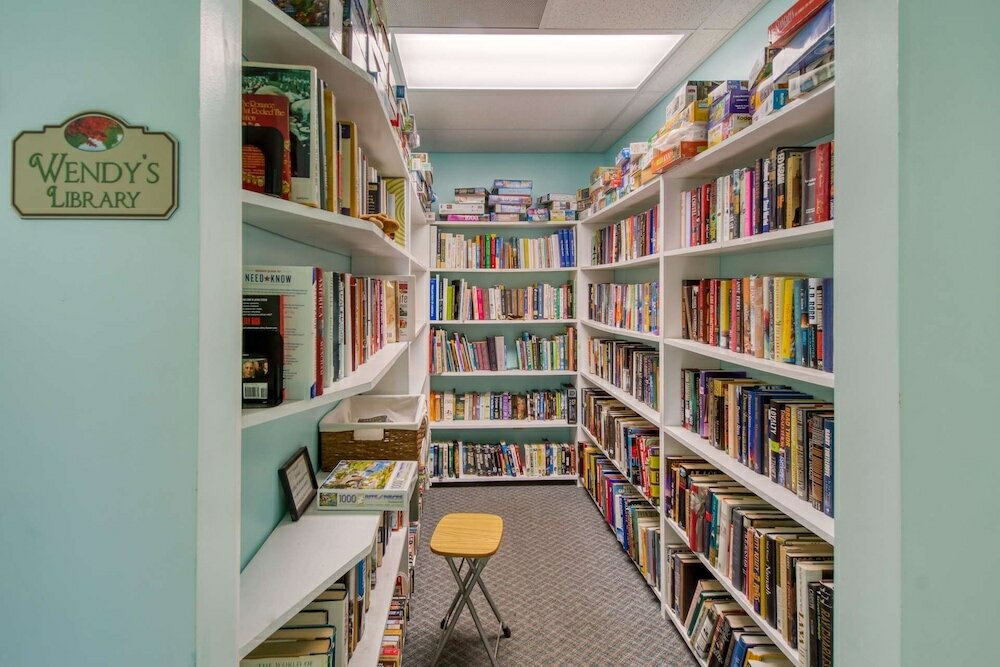 Фото Crescent Beach Condos