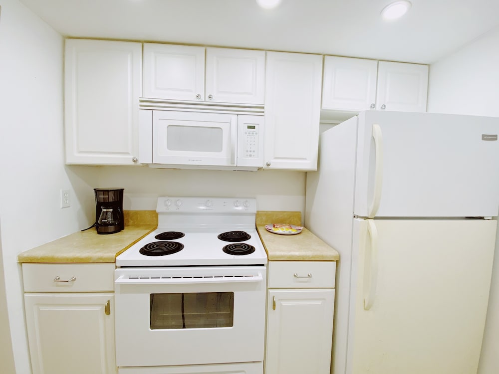 Фото Bayview Regency Apartments by Lowkl