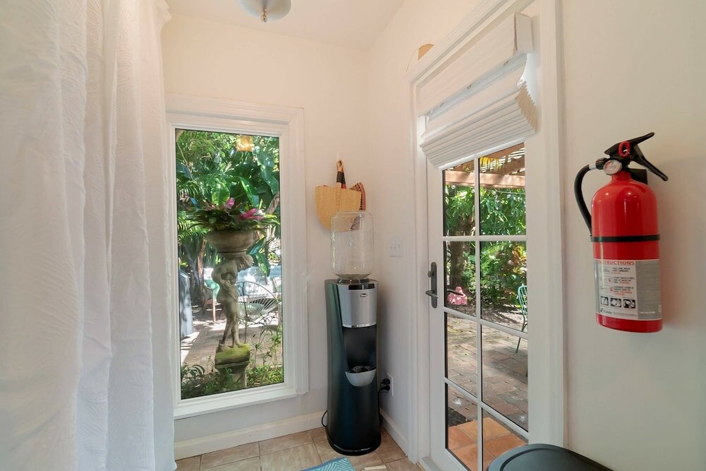 Фото The Palms Cottage Private Pool, Downtown, Beach, The Square