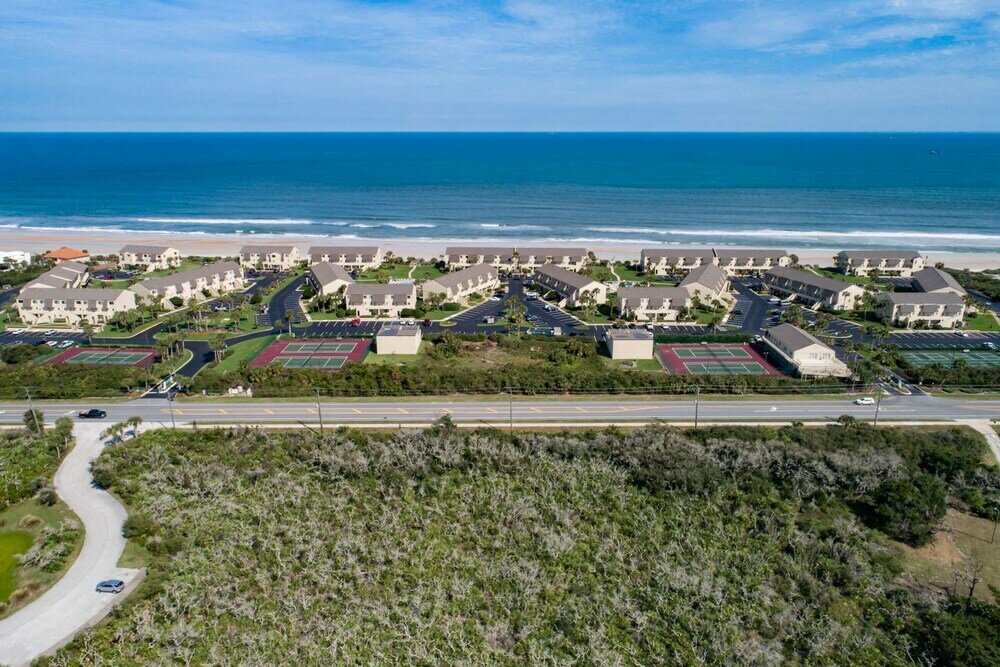 Фото Crescent Beach Condos