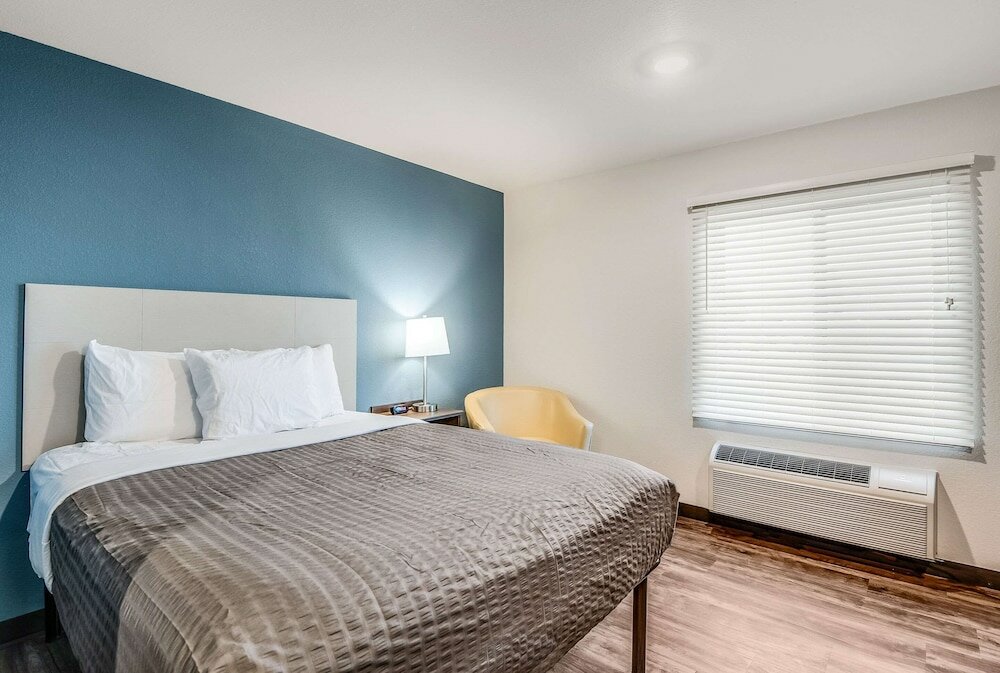 Фото Woodspring Suites West Des Moines