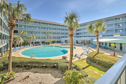 Гостиница Condo w Pools, Sauna & Private Beach Access! в Хилтон-Хед-Айленд