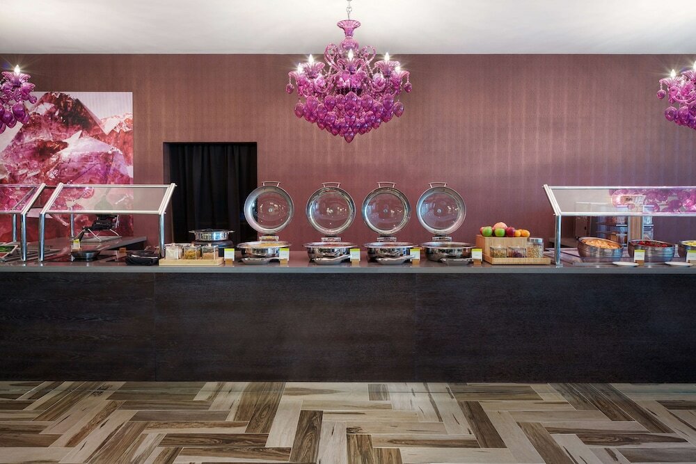 Фото DoubleTree by Hilton Hotel Orlando East - Ucf Area