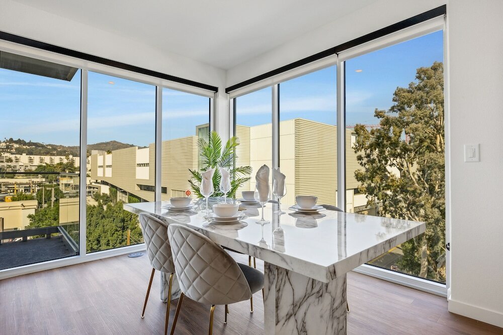 Фото Luxury Apartment in Hollywood