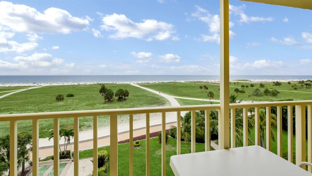 Фото Surf Beach Resort by Sunsational Beach Rentals