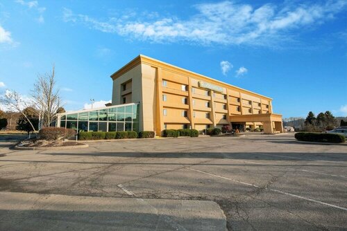 Гостиница La Quinta Inn & Suites by Wyndham Mansfield Oh