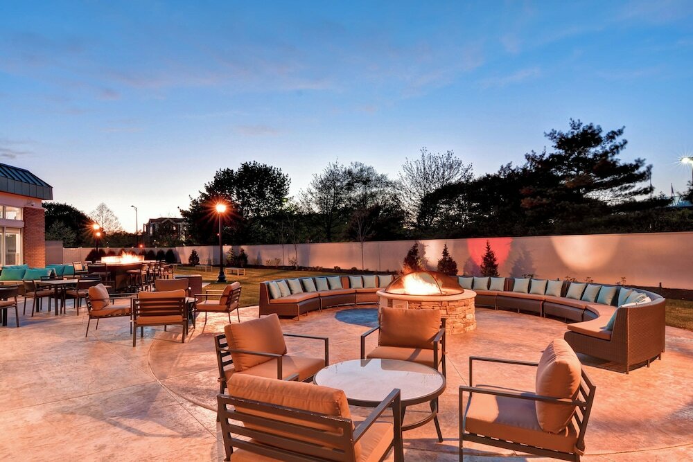 Фото Courtyard by Marriott Long Island Islip/Courthouse Complex