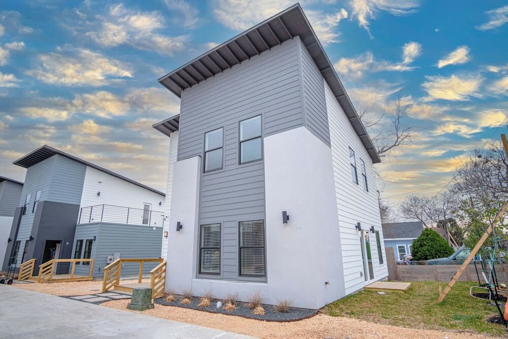 Фото Brand New 2 Stylish 3br Near Exciting Downtown