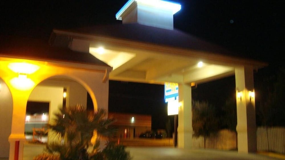 Фото Winnquest Inn Near Ft. Sam Houston